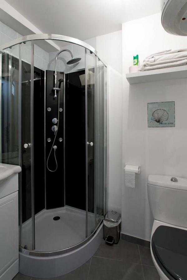 Studio Typique Et Cosy Climatise. 阿爾勒 外观 照片