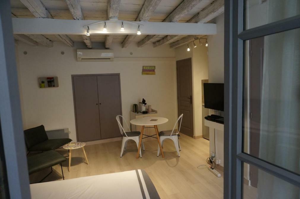 Studio Typique Et Cosy Climatise. 阿爾勒 外观 照片