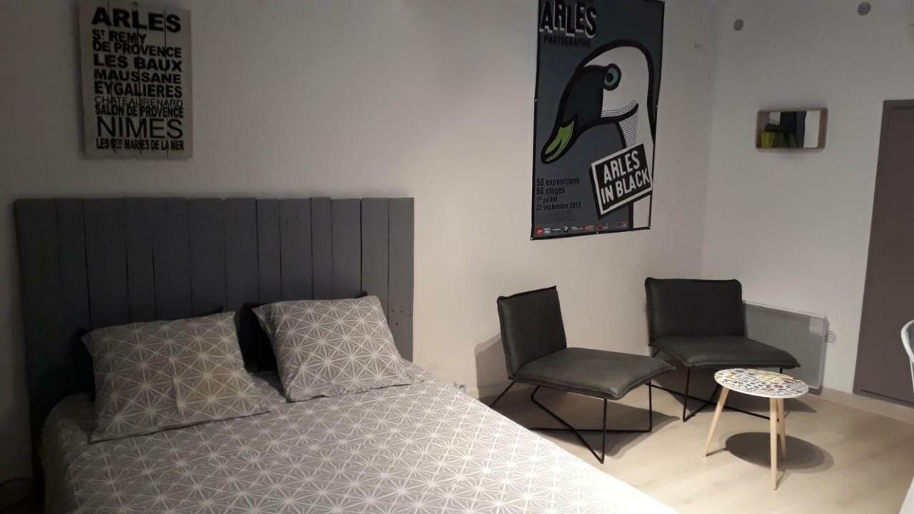 Studio Typique Et Cosy Climatise. 阿爾勒 外观 照片